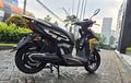 Mudahkan Perempuan Saat Parkir, Mundurkan Motor Listrik Cukup Dengan Sentuhan Jari