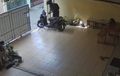 Guru Les Privat Gelagapan Usai Mengajar, Syok Berat Lihat Motornya Dari Rekaman CCTV