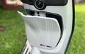 Sudah Pakai Keyless, Begini Cara Membuka Glove Box Vespa Sprint S 180