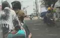 Pengendara NMAX Ngamuk Nggak Jelas, Mobil Dicegat dan Ditendang Perkara Ini