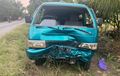 Bodi Depan Suzuki Carry Futura Ringsek, Sentuh Tubuh Lansia 82 Tahun Sibuk Mencangkul