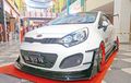 Demam Fat Fender Mulai Melanda Manado. KIA Rio 2014 Jadi Kelinci Roket Pertama Di Hatcback Korea 