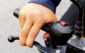 Street Manners: Bukan Sekadar Narik Tuas, Begini Cara Ngerem Motor Menurut Pakar Safety Riding