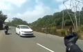 Video Begini Balasan Kalau Pemotor yang Enggak Sopan