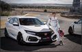 Enggak Jauh Adrenalin, Marc Marquez Ngebut Dengan Civic Type R