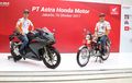 Pembalap Repsol Honda Jalan-Jalan di Pabrik AHM Sunter, Ngapain Aja ya Mereka?