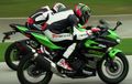 Nih Video Dua Juara Dunia Superbike Ngegas All New Kawasaki Ninja 250 di Jalanan dan Sirkuit, Keren!