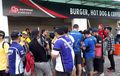 Balap MotoGP Malaysia Usai, Souvenir Diserbu, Harga Burger Mendadak Murah