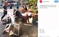 Video Tukang Bakso Nyungsep Ini Viral, Eh Motor Yang Dipakai Bapak Tergolong Langka di Jalanan Lho