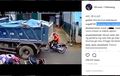 Truk Ini Mundur dan Tabrak Ibu-ibu Naik Motor. Siapa yang Salah?