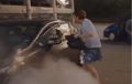 Kocak! Usai Kecelakaan, Emak-Emak Zaman Now Malah Lakukan Hal Ini. Lihat Videonya
