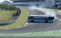 Keren Gila, Pria Ini Lakukan Aksi Drifting Pakai Bus dengan Sempurna!