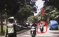 Cek Videonya Sob, Emak-Emak Sakti Ini Lolos Dari Razia Polisi!