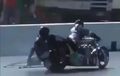 Video Gokil : Dua Pembalap Bersaing, Ujung-Ujungnya Malah Boncengan 