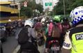 Kunci Motor Dicabut Polisi, Bikers Pelanggar Ini Panas Dingin Enggak Bisa Kabur