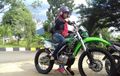 Begini Trik Mengendarai Motor Trail untuk Harian yang Benar