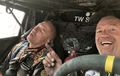 Jiah! Di Tengah Balapan Reli Dakar Navigator Ini Malah Ketiduran