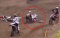 Respek, Pembalap Motocross Ini Memang Pantas Diacungi Jempol!