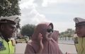 Anjay! Pakai Model Video Klip Emak-emak Zaman Now, Polisi Beri Peringatan Begini Untuk Pengendara