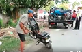 Kok Sampai Begini, Video Kakek Bakar Motornya Sendiri di Depan Polisi