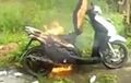 Miris! Motor Matik Driver Ojek Online Terbakar, Netizen Pun Bersimpati