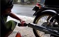 Bikin Heran, Knalpot Motor Dikasih Minum Coca-Cola, Ada Khasiatnya Ternyata