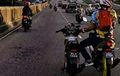 Video Skill Dewa, Rider Ini Mampu Kendarai Dua Motor sekaligus!