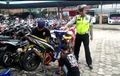 Hukuman Unik Polisi Buat Para Pelaku Balap Liar