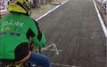 Driver Gojek Ini Malah Jadi Joki Drag Bike! Mungkinkah Salah Jalur?