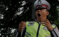 Power of Emak-emak, Video Polisi Dikutuk Jadi Batu Karena Tilang Ibunya Sendiri