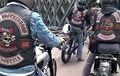  Silau Men, Rombongan Biker Nyebrang Jembatan Jadul Bikinan Belanda, Motornya Bikin Gagal Fokus