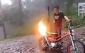 Cek Videonya! Knalpot Motor Ini Keluar Api Setelah Digeber-geber
