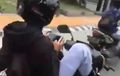 Kebablasan, Anak Sekolah Naik Motor Sambil Main Game, Disumpahin Rame-rame