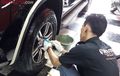 Ban & Pelek Mobil Kotor, Jangan Terlalu Sering Disikat, Akibatnya Ini!
