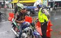 Gak Ada Takutnya, Polisi Stop 'Makhluk Asing' di Jalan, Cek SIM dan STNK Pak?