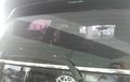 Garis-garis Di Kaca Belakang Mobil Bukan Hiasan Semata, Ini Lo Fungsinya