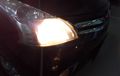Apa Penyebab Bohlam Lampu Depan Mobil Redup?