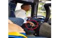Kocak, Sopir Bus Pegang Persneling Ala-ala Mr. Bean, Tonton Videonya!