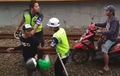 Video Pemotor Masuk Jalur Rel Kereta Api, Maling Motorkah?
