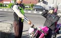 Terjaring Petugas, Ini 4 Kesalahan Cewek Bermotor Pink, Yang Keempat Jangan Dibawa Serius