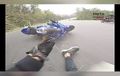 Ngilu, Yamaha R15 V3 Jatuh Waktu Nikung 130 Km/Jam, Pengendara Hantam Motor Sendiri