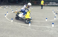 Keren! Naik Vespa Pia Ini Lincah Banget Taklukan Gymkhana yang Mirip Ujian Praktik SIM C