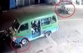 Video Mengerikan Pemotor Tabrakan Adu Kambing, Satu Mental Langsung Digilas Angkot di Bogor