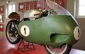 Blast From The Past! Moto Guzzi Otto Cilindri, Motor Bermesin V8 Kayak Muscle Car