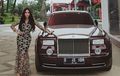 Awas Sirik, Lucinta Luna Pernah Pose Bareng Rolls-Royce, Mobil Rp 18 Miliar Disentuh Mesra