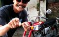 Mulus Tenann.. Pria Berkumis Nyalakan Mesin Yamaha 2 Silinder, Jarang Yang Kenal Julukannya