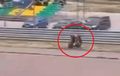 Video: Jalan Sendiri dan Tabrak Pembatas Sirkuit, Motor Ini Tujukkan Keajaiban