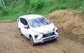 Teman-Temannya Diekspor Ke Filipina, Xpander Satu Ini Disiksa Naik Tanjakan Off-Road