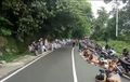 Waduh, Puluhan Pelajar SMA Tiarap  di Aspal Usai Konvoi Seperti Mau Diserang, Kenapa Tuh?