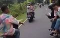 Disenggol Pikap, Pelajar Bermotor Selamat, Tapi Malunya Itu Lo... 